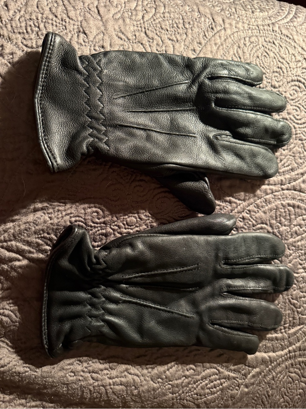 Black Leather Men's Gloves - Classic Winter Accessory